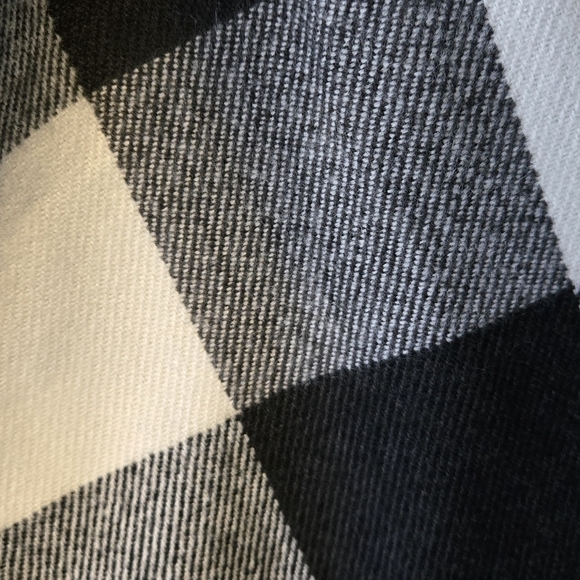 Steve Madden Wide Plaid Scarf Black & White NWT New Cozycore - Picture 2 of 7
